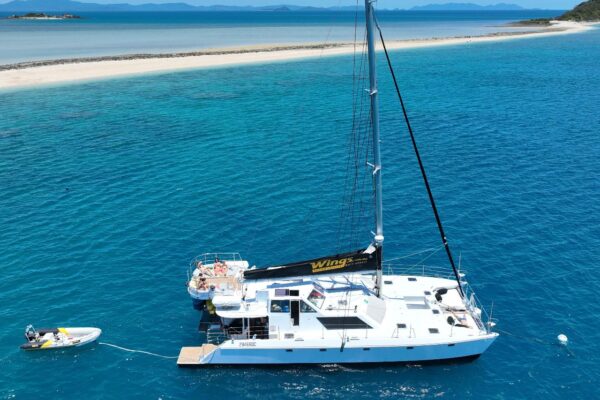 A Whitsunday Islands Sail, SUP & Snorkel Tour