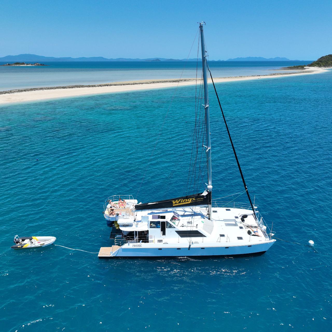 A Whitsunday Islands Sail, SUP & Snorkel Tour